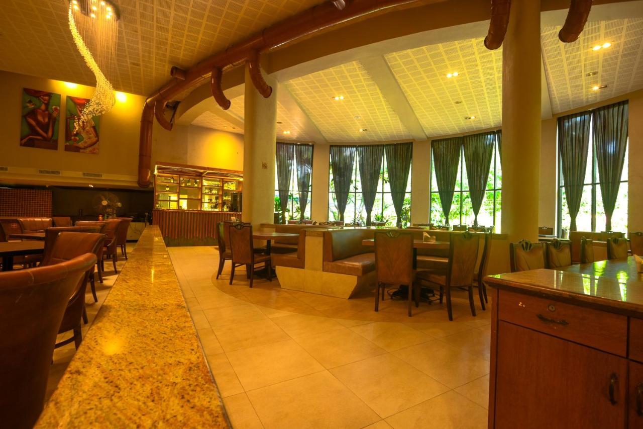 Neelam The Glitz Hotell Calangute Exteriör bild