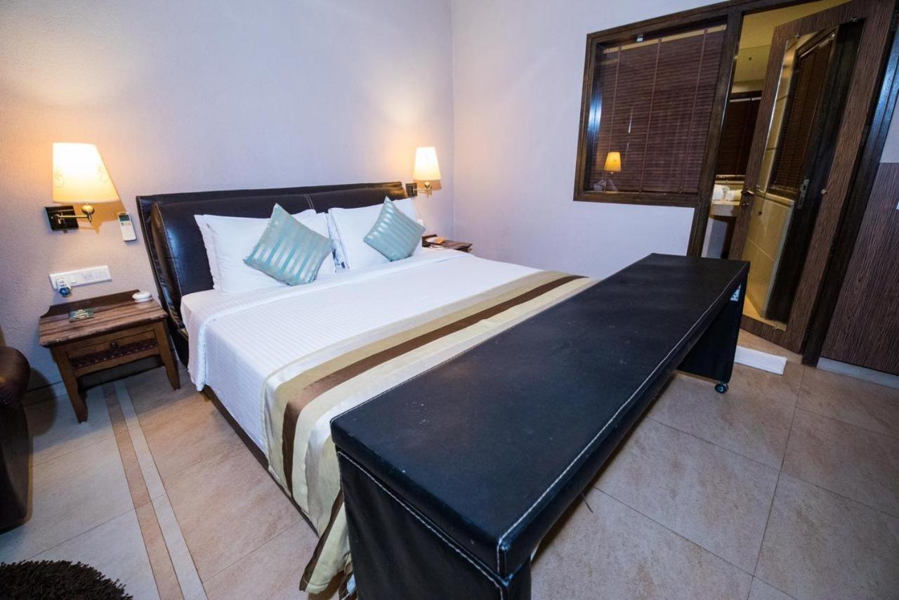 Neelam The Glitz Hotell Calangute Exteriör bild